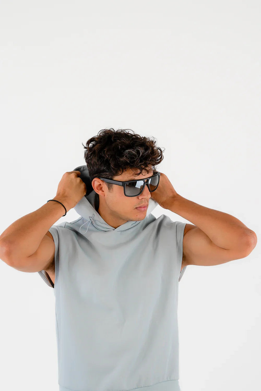 MAVERICK GREY - Red Raven