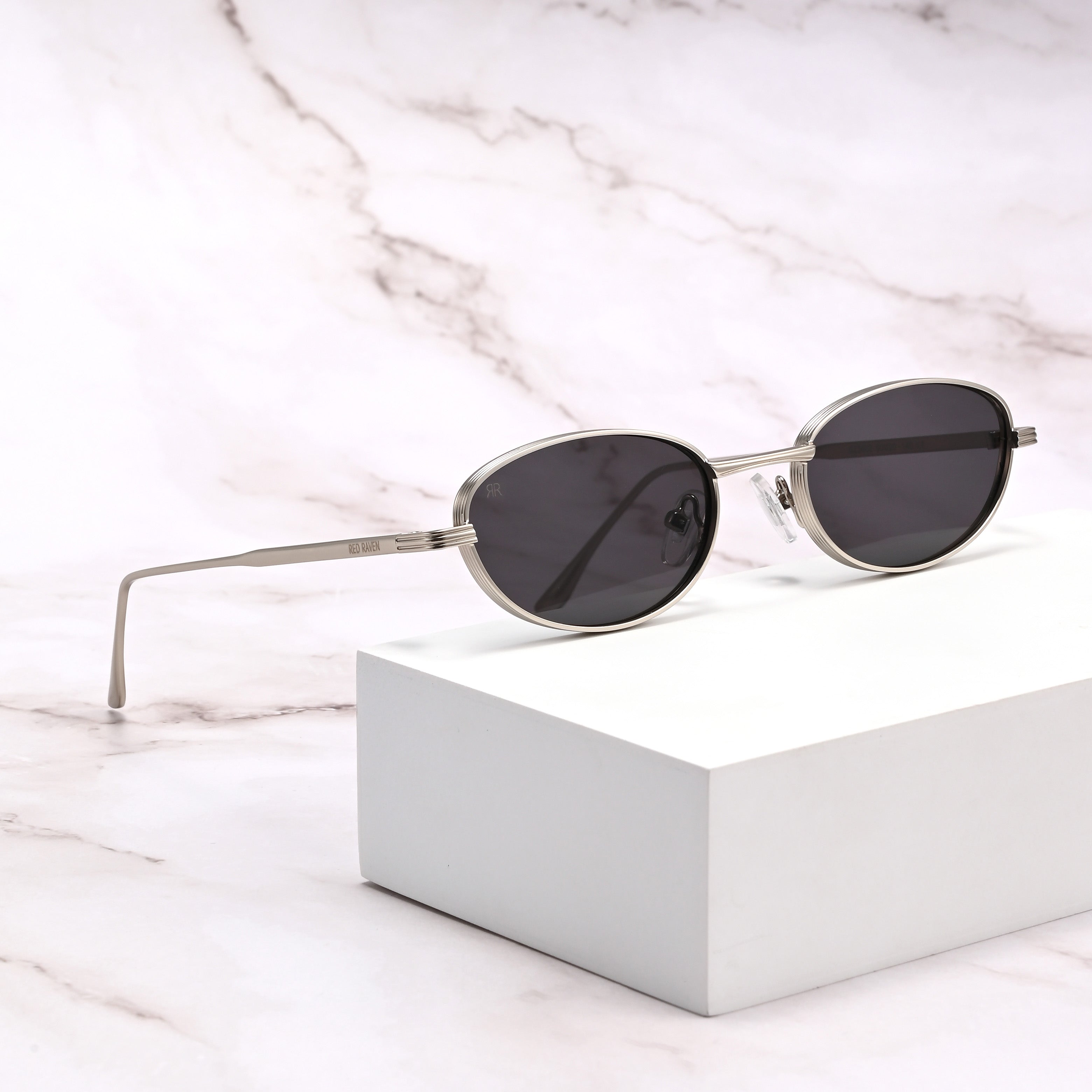 AMELIA SILVER - Red Raven