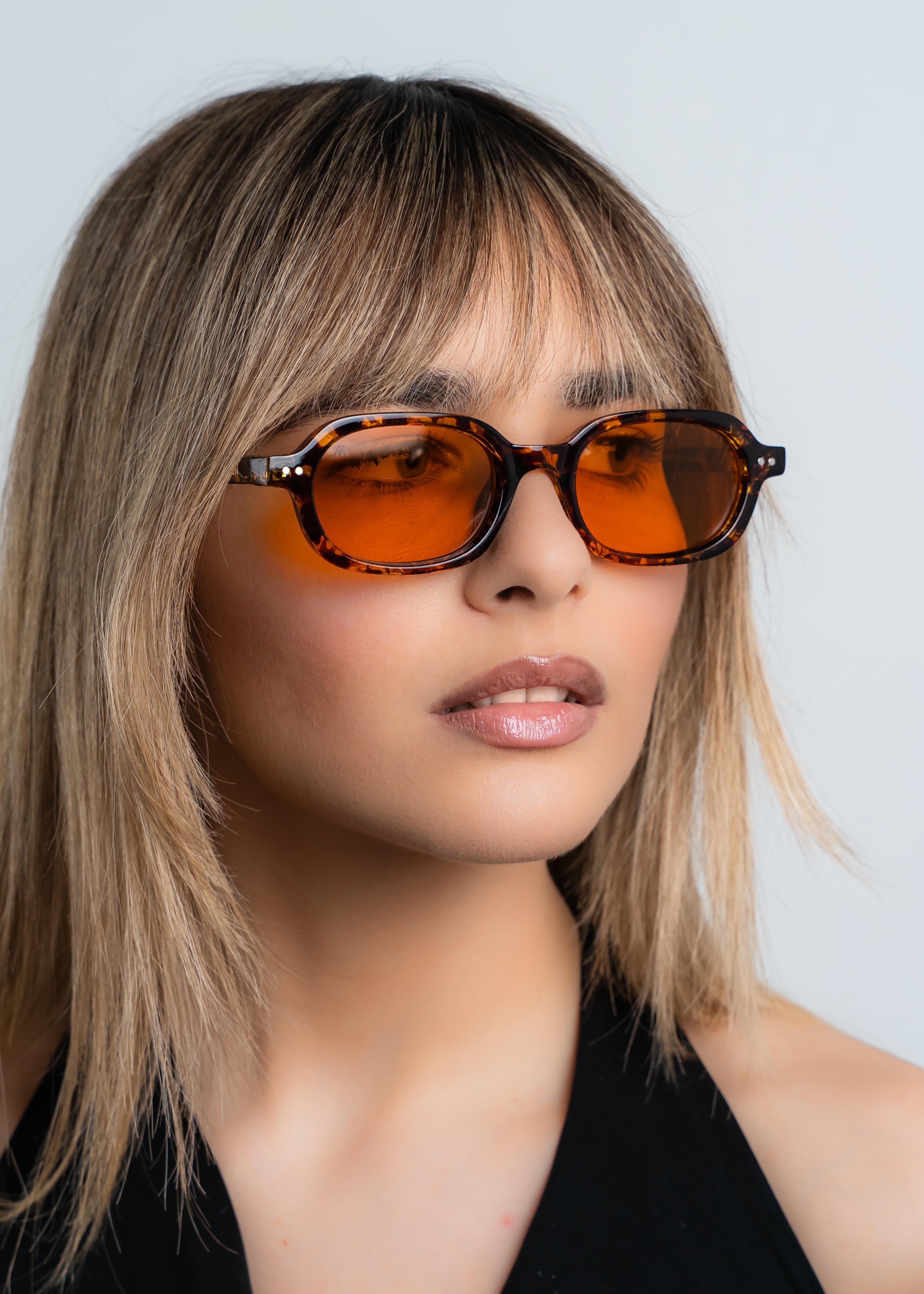 CONNOR TORTOISE - Red Raven