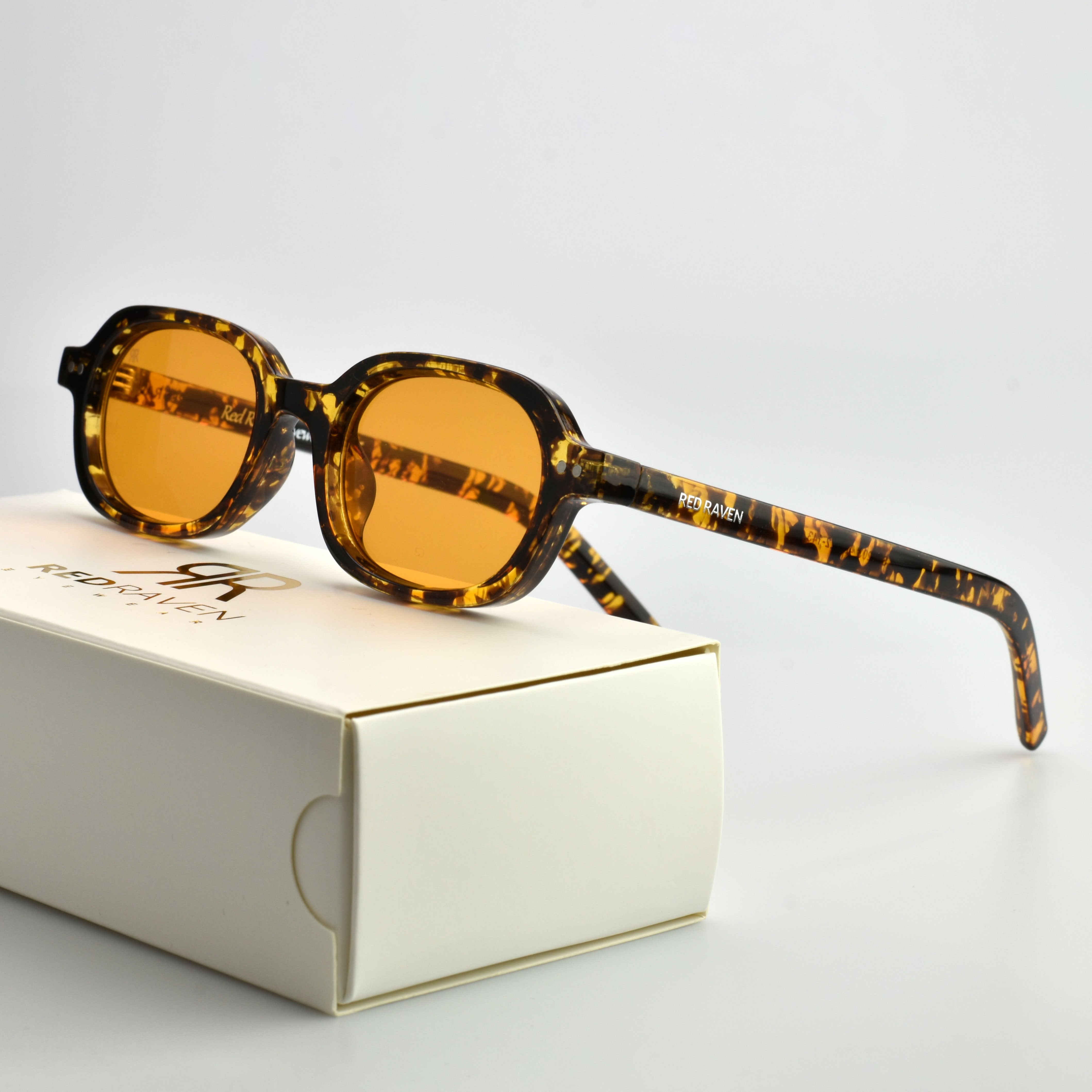 CONNOR TORTOISE - Red Raven