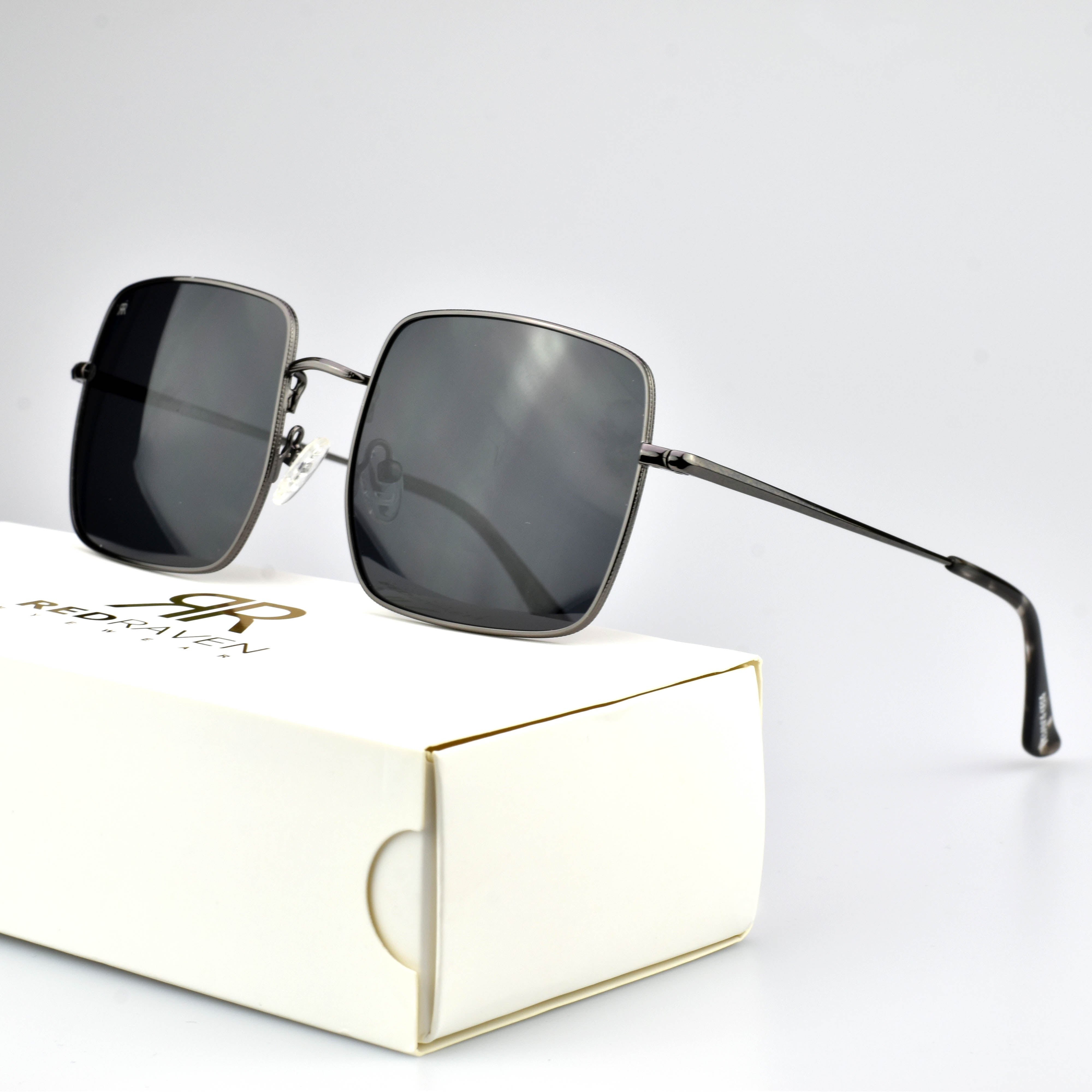 VENOMOUS BLACK - Red Raven