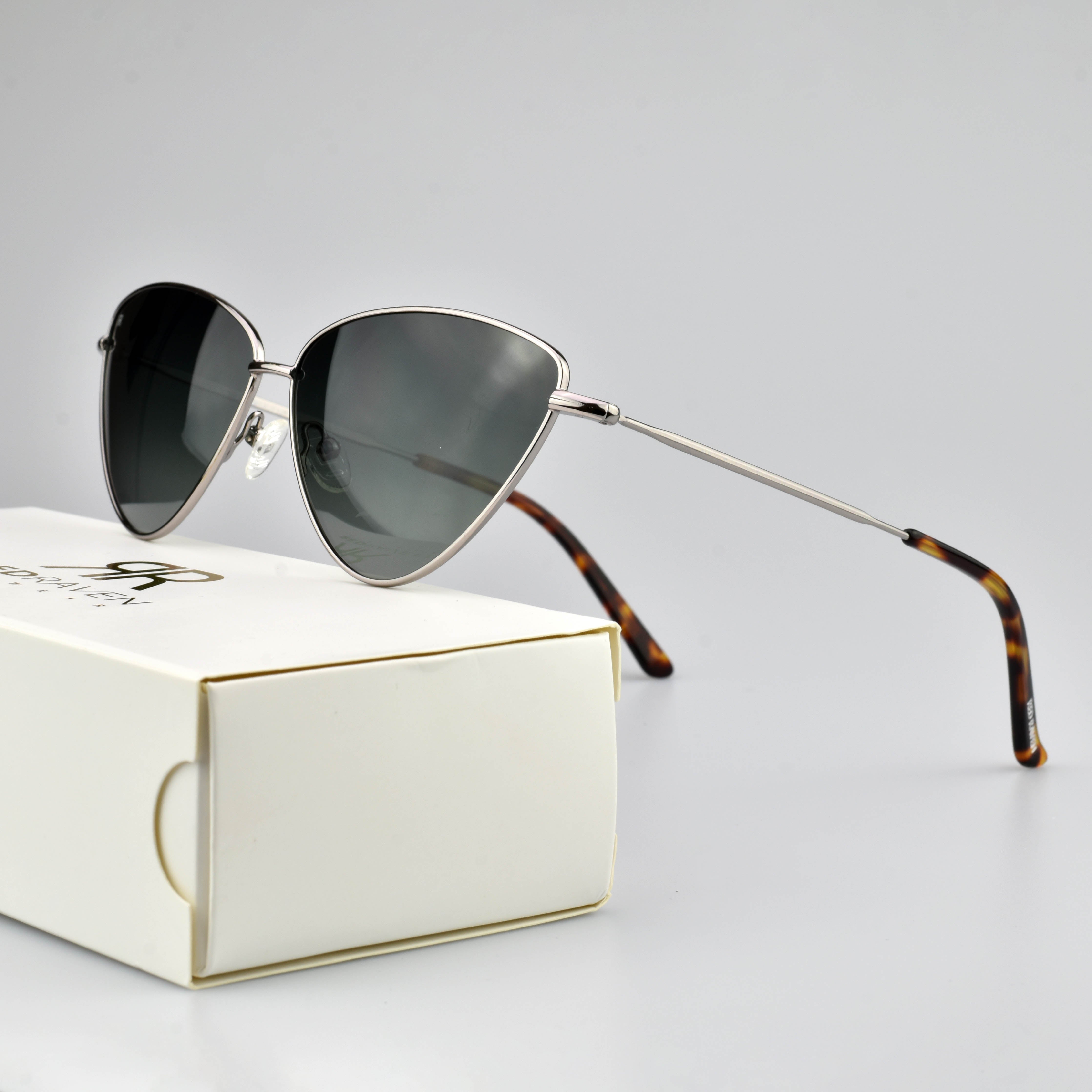 WANNABE GREEN - Red Raven