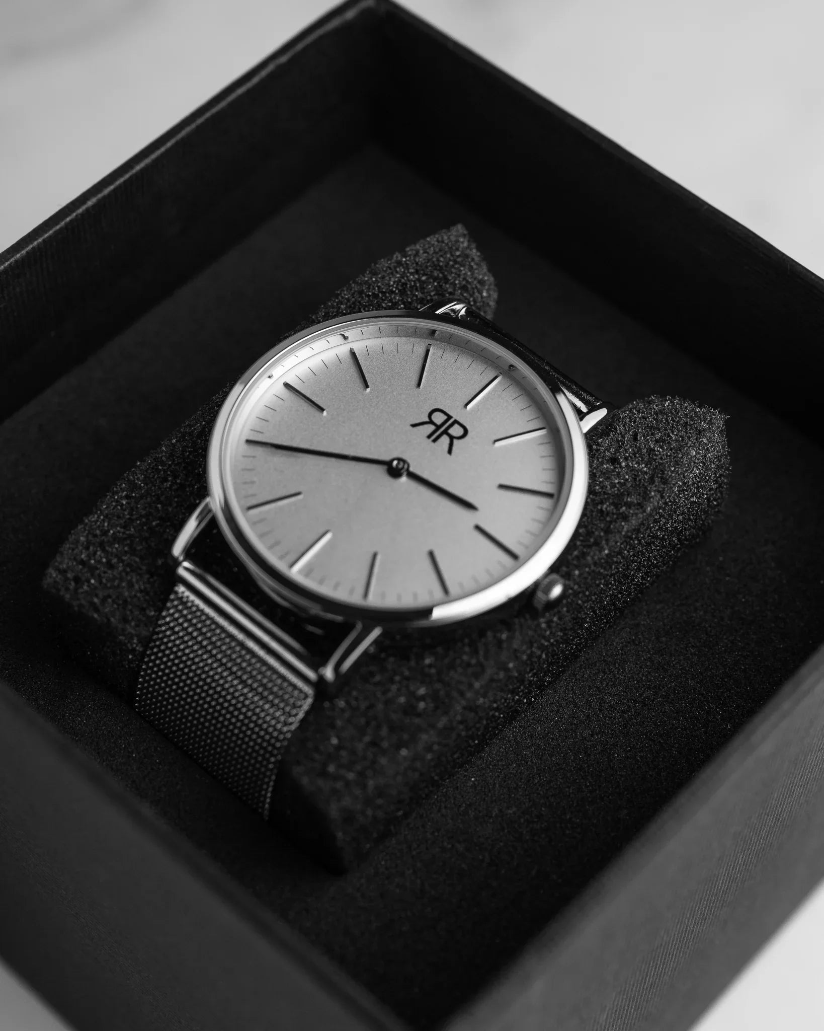 MINIMAL SILVER - Red Raven