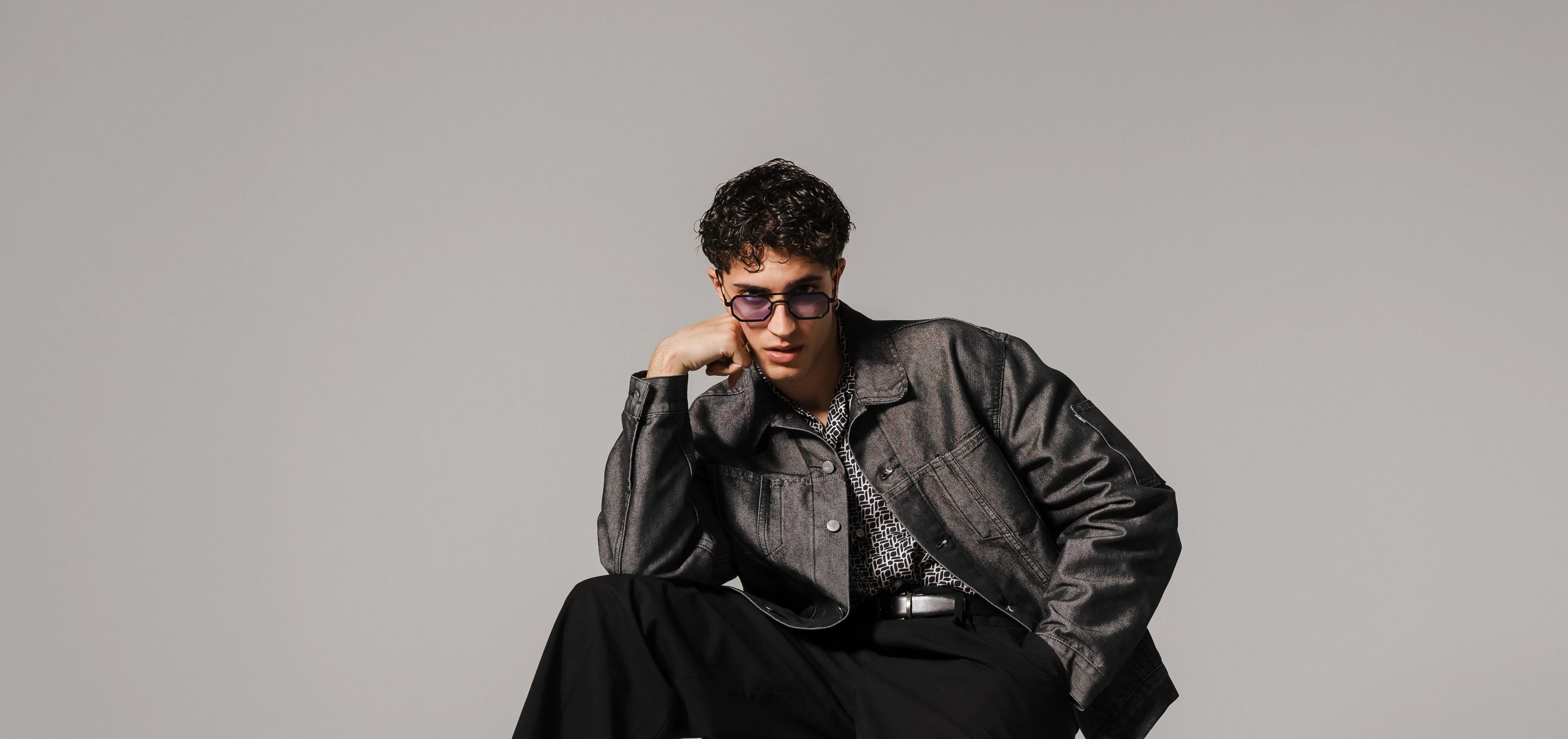 andrika gyalia hliou