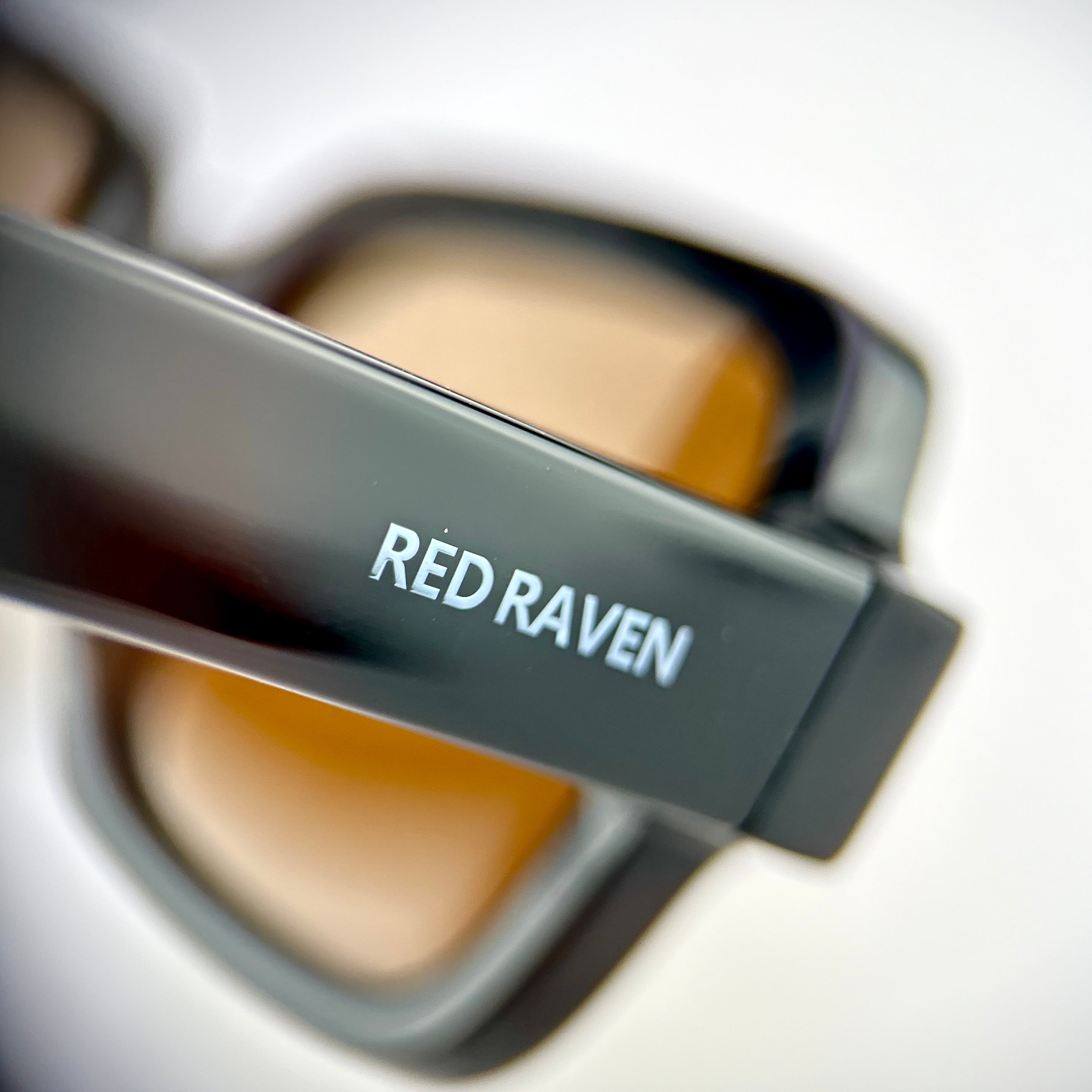 BEVERLY BROWN LIMITED EDITION - Red Raven