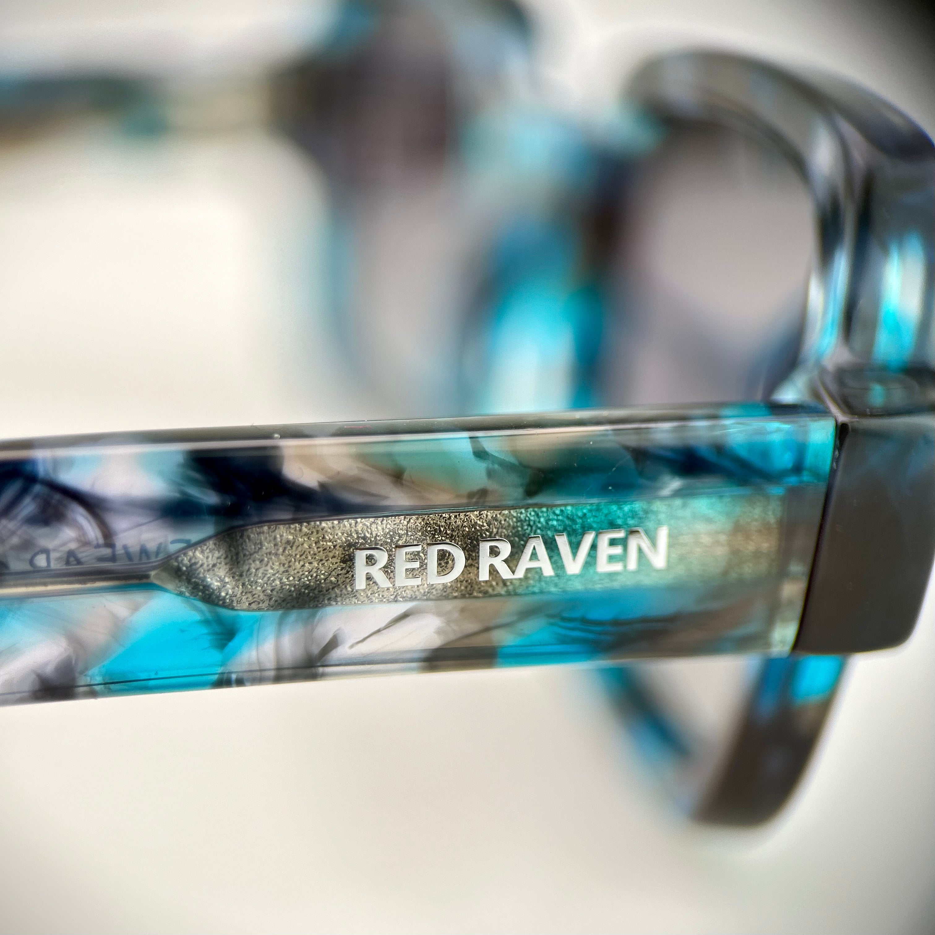 BEVERLY FLORAL COLLECTOR'S EDITION - Red Raven